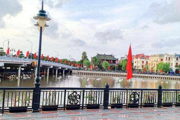 Cast iron river railing