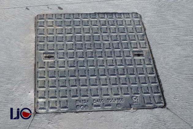 Square-shaped manhole cover