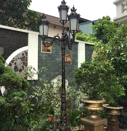 Lamp post produced in Vietnam