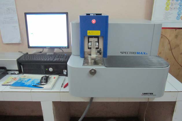 Tensile analyzer for lamp post testing