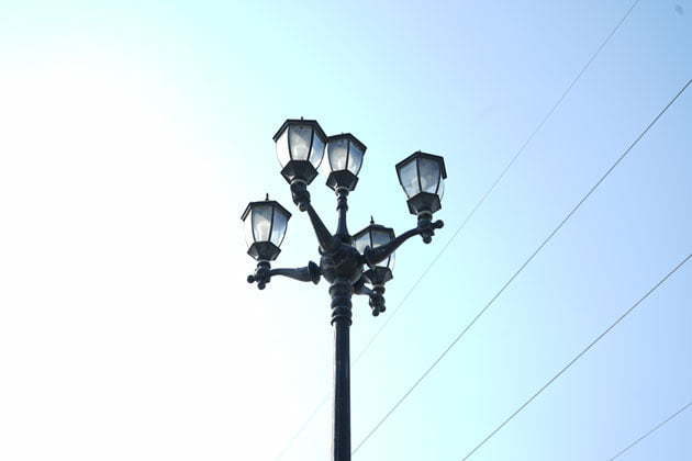 Queen crown lamp post head