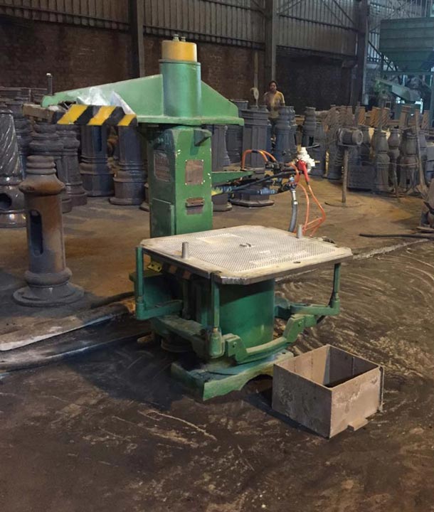 Green sand molding machine