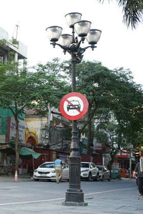 Lamp post attach traffic sign