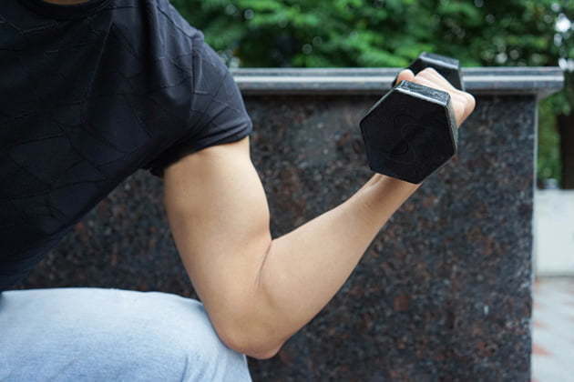 dumbbell works on muscle growth