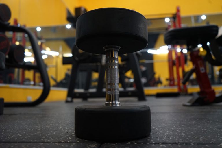 What are dumbbells made of Cast iron Vs. Plastic Vs. Rubber dumbbells