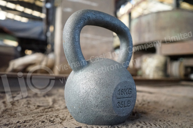 Roughcasting kettlebell at vic foundry