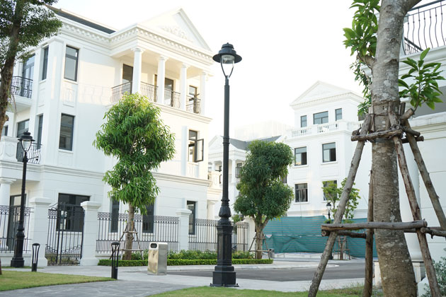 Adding lamp post not only lightens the space but also increases the value of your property